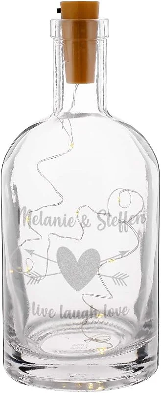 Besuche den Herz & Heim-Store Herz & Heim® Karaffe mit Gravur inkl. LED Flaschenlichterkette - romantische Geschenk-Idee zur Hochzeit — Wein und Festtafel