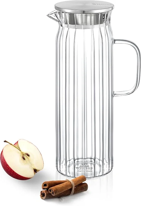 Besuche den Wilmax England-Store Wilmax, Glaskaraffe mit Deckel aus Edelstahl, 1500ml, Wasserkaraffe aus geriffeltem Glas, Wasserkrug für Saft, Wasser, Eistee, Milch, Glaskaraffe, Wasserkanne, Spülmaschinenfest — Wein und Festtafel
