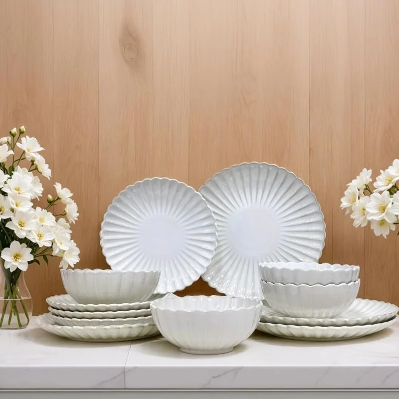 Marke: Domini DOMINI 12-teiliges Keramik-Küchengeschirr-Set in Sonnenblumenform, Service für 4 Personen, Porzellangeschirr mit Speisetellern, Desserttellern und Pastaschalen, runde weiße Sonnenblumenform — Advent und Tisch