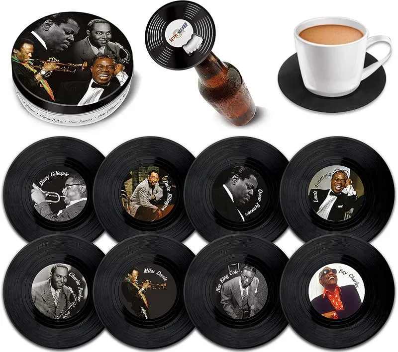 Marke: Retro Musique Set mit 8 Vinyl-Untersetzern mit magnetischem Flaschenöffner, tolle Musik-Untersetzer, Bar-Geschenke für Männer und Frauen, fantastisches Geschenk für Musikliebhaber, verpackt in einer — Wein und Festtafel