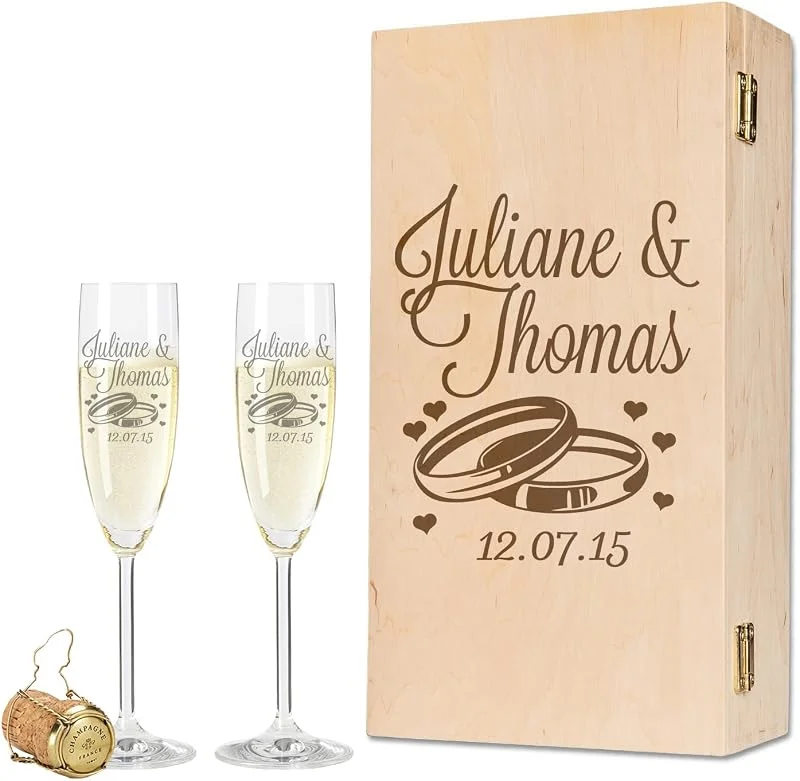 Besuche den GRAVURZEILE-Store GRAVURZEILE Sektgläser mit Gravur von Namen & Datum im - Wedding Design - als Geschenk zur Hochzeit, Verlobung Jahrestag - inkl. gravierter Vintage-Holzkiste - das perfekte Hochzeitsgeschenk — Wein und Festtafel