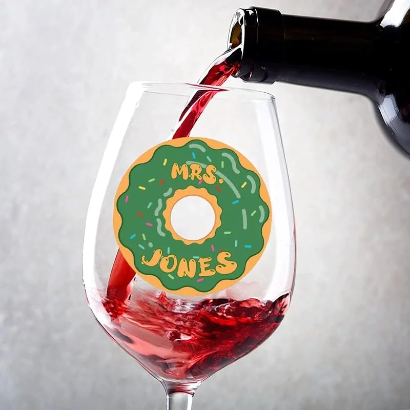 Marke: Rimego Rotweingläser, 2er-Set, Donuts mit individuellem Namen, Rotweinglas, 325 ml, für Paare, Jahrestag, Hochzeit, Geschenk, personalisierte Weingeschenke für Frauen und Männer — Wein und Festtafel