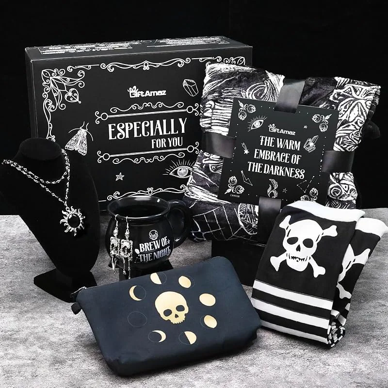 Marke: GiftAmaz GiftAmaz Gothic-Geschenke für Frauen, Hexengeschenke, Gothic-Horror-Themen-Geschenk, gruseliger Geschenkkorb mit Gothic-Kaffeetasse, gruselige Decke, Geister-Schädel, Abschlussgeschenke, Korb für — Geschenkverpackung