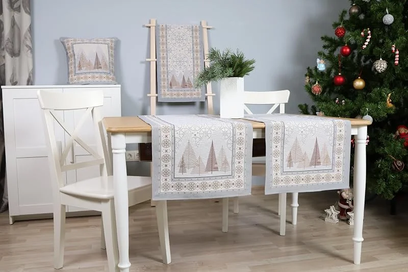 Besuche den textile idea-Store Tischläufer Weihnachten 45x140 cm Gobelin – Zauberwald — Küche & Haushalt