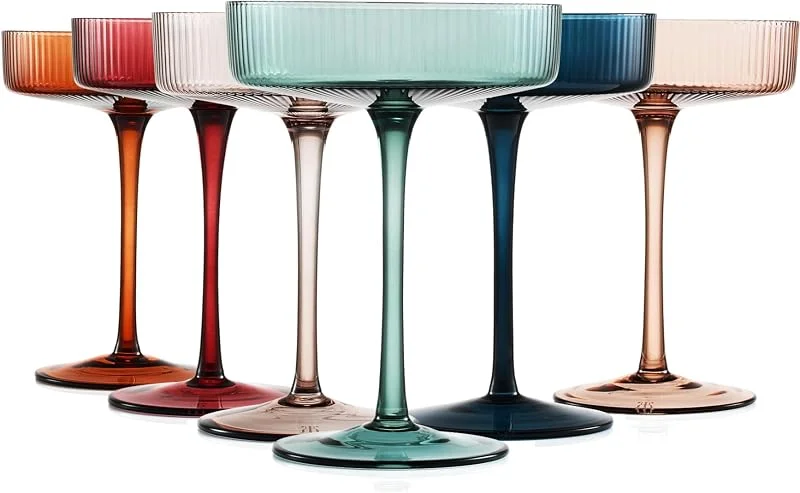Besuche den The Wine Savant-Store Farbige Vintage Art Deco Coupé-Gläser, Martini-, Cocktail- und Champagnergläser, geriffelt, 200 ml, 6 Stück, niedliche pastellfarbene gedämpfte Kristall-Cocktailgläser, Kelch, Cocktails, geriffelte — Wein und Festtafel