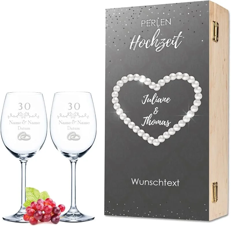 Besuche den GRAVURZEILE-Store GRAVURZEILE Weingläser mit Gravur - Perlenhochzeit Design - Personalisiert mit Namen & Datum inkl. Holzkiste - Geschenk zur Hochzeit Verlobung Jahrestag — Wein und Festtafel