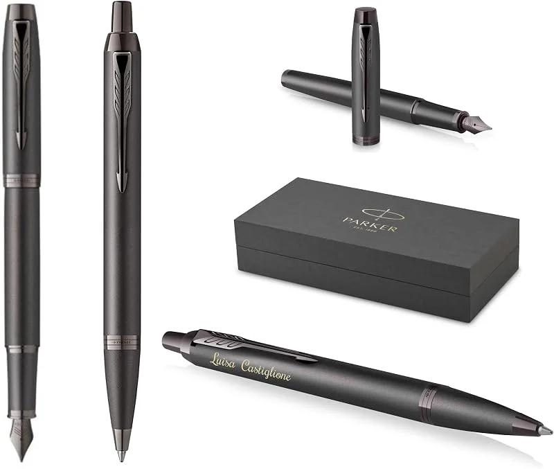 PARKER Schreibset IM Professionals Monochrome Kugelschreiber und Füllfederhalter mit Gravur, Premium Stift, Geschenkbox, blaue Pantrone, personalisiert, Geburtstag (Bronze) — Geschenkverpackung