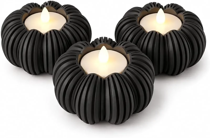 Besuche den Alupedia-Store Kürbis Teelichthalter 3er Set mit 3 LED Teelichtern, Geriffelter Kerzenhalter für Herbstdeko & Tischdeko, Kürbis Deko für Wohnzimmer, Esszimmer & Schlafzimmer, Schwarz — Advent und Tisch