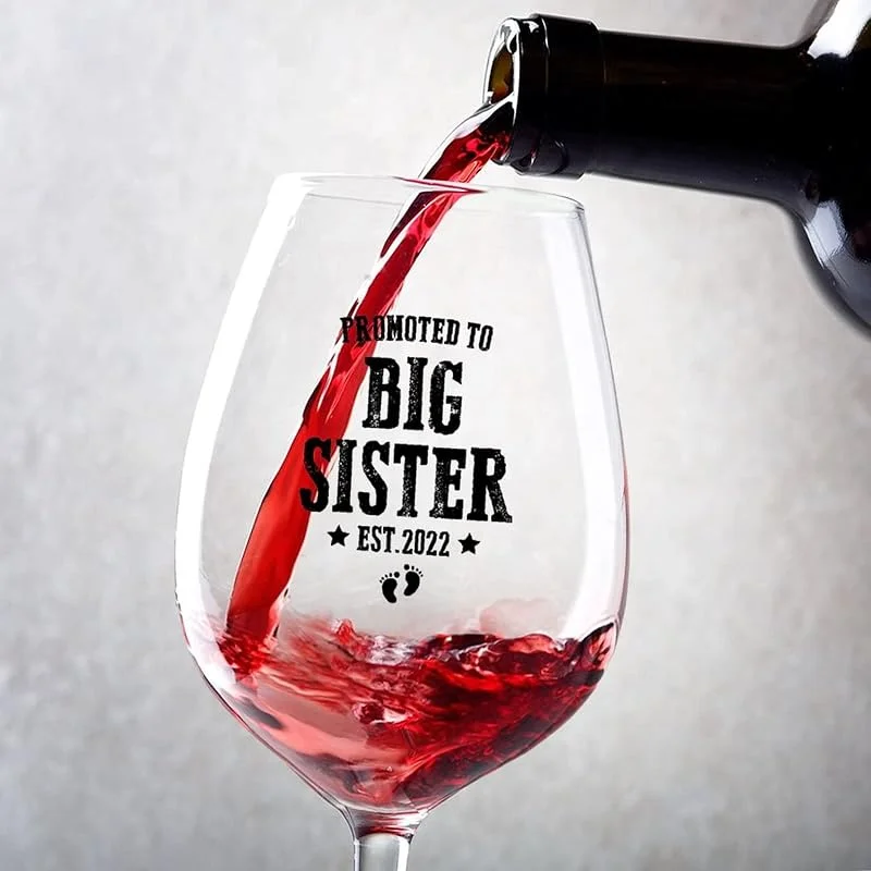 Marke: Rimego Rotweingläser Promoted to Sister Weinglas Set mit 2 individuellen Weingeschenken für Frauen und Männer zum Geburtstag, Weihnachten und zu besonderen Anlässen, 17 oz Gläser — Wein und Festtafel