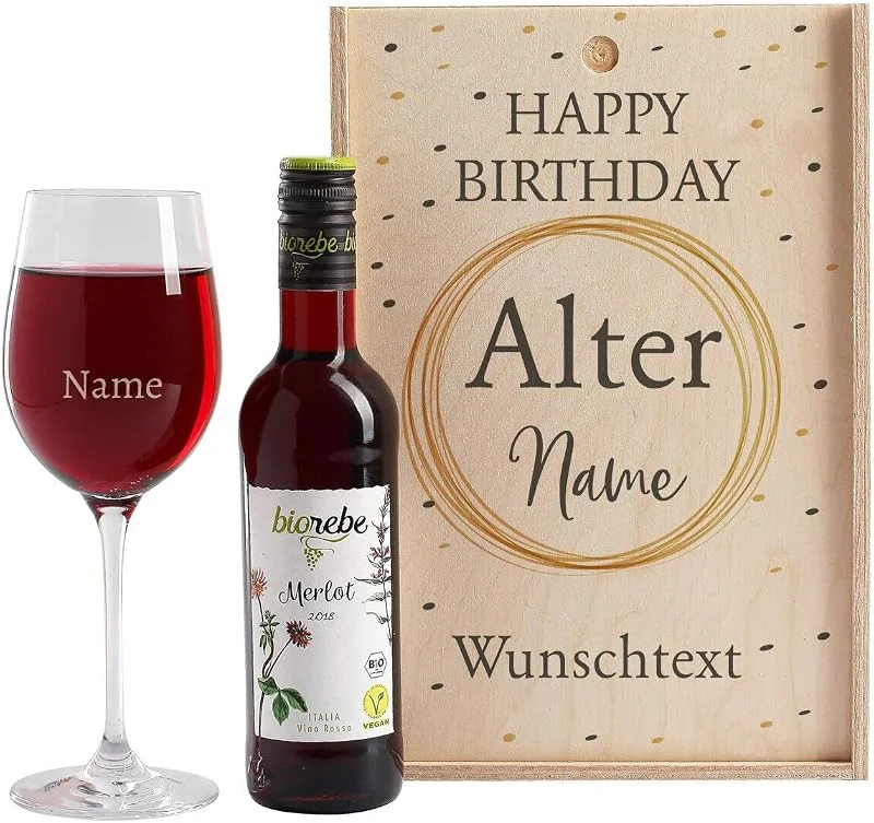 Besuche den Herz & Heim-Store Herz & Heim® tolles Wein-Geschenk zum Geburtstag mit graviertem Weinglas und Wein zur Auswahl in Weinkiste Merlot — Wein und Festtafel
