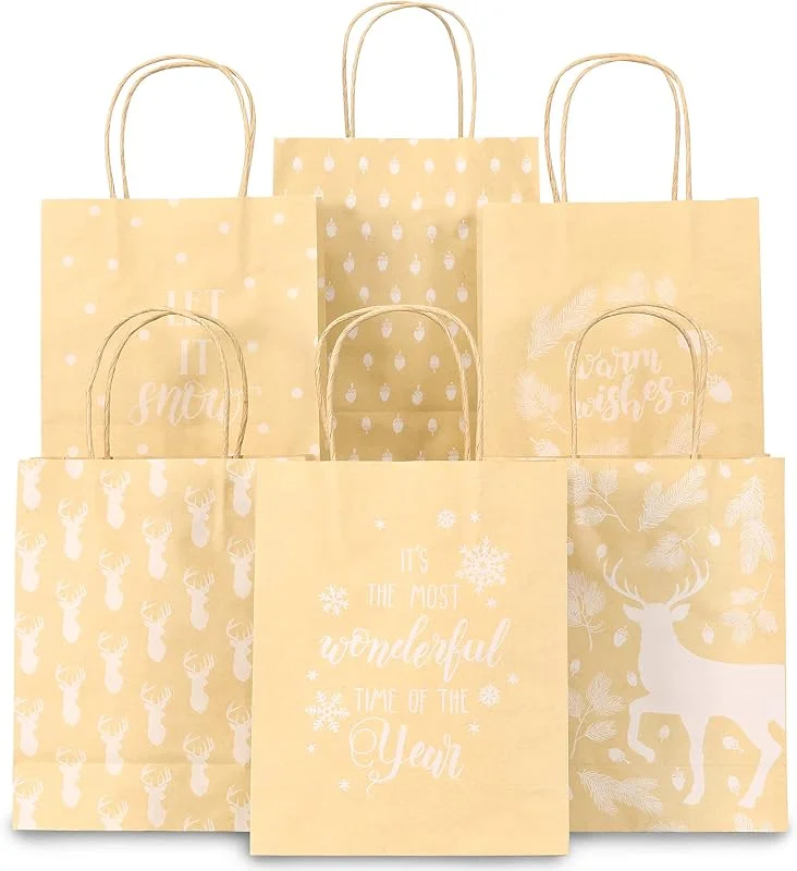 Besuche den Papierdrachen-Store Papierdrachen Geschenktüten Weihnachten groß - 6 Stück - beige mit weißer Schrift - 22×18×8 cm - inkl. 6 Karten - Henkeltüten Geschenkverpackung