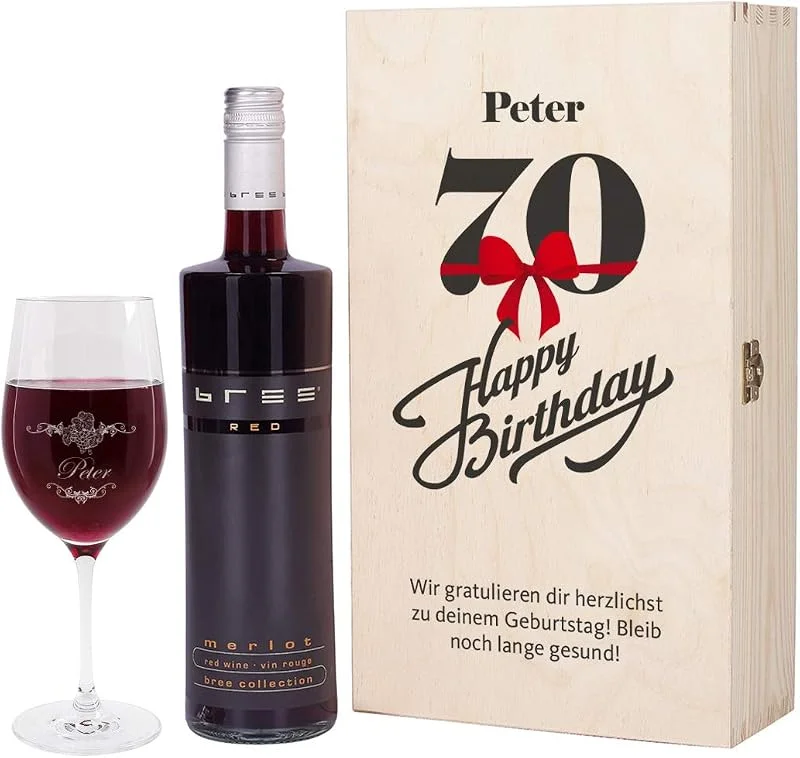 Besuche den Herz & Heim-Store Herz & Heim® Bree Wein Geschenkkiste zum 70. Geburtstag mit graviertem Weinglas und Bree Wein zur Auswahl in Rot — Wein und Festtafel