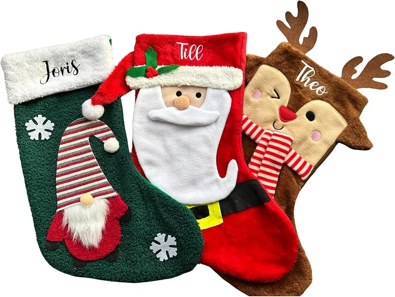 Besuche den Handmade-Store Generisch Personalisierte Weihnachtsstrümpfe aus Filz, Jute oder Plüsch, Nikolausstrumpf mit 3D Design, Rot und Grau, handgefertigte Weihnachtsdekoration mit Namen und Festlichen Motiven