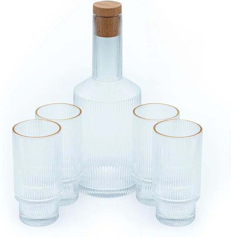 Besuche den INTIRILIFE-Store Intirilife Glaskaraffen Set - Karaffe Mit Korken und 4 Gläsern Mit Goldenem Rand - 1.7 Liter Füllmenge - Gläser 260 ml - Kristall Krug für Wasser, Eistee, Wein, Saft — Wein und Festtafel