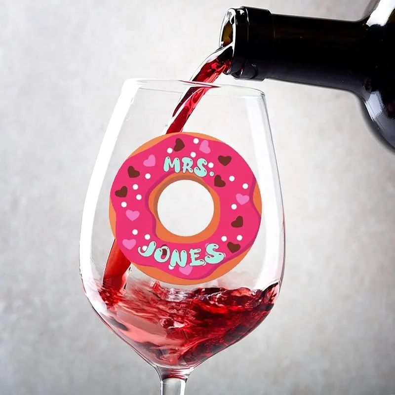 Marke: Rimego Benutzerdefinierter Name Donuts Weinglas Kelch, 480 ml Stielweinglas Set mit 2 individuellen Weingläsern personalisiert für Paare, Jahrestag, Hochzeitsgeschenk, personalisierte Weingeschenke für — Wein und Festtafel