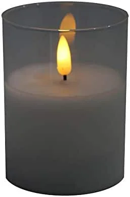 Marke: Klocke Dekorationsbedarf Hochwertige & Edle LED Kerze im Glas - Timer - Realistisch Flackernd - Neuartiges Design (Weiß, Höhe: 10cm - Ø 7, 5cm) — Kerzenlicht Abendessen