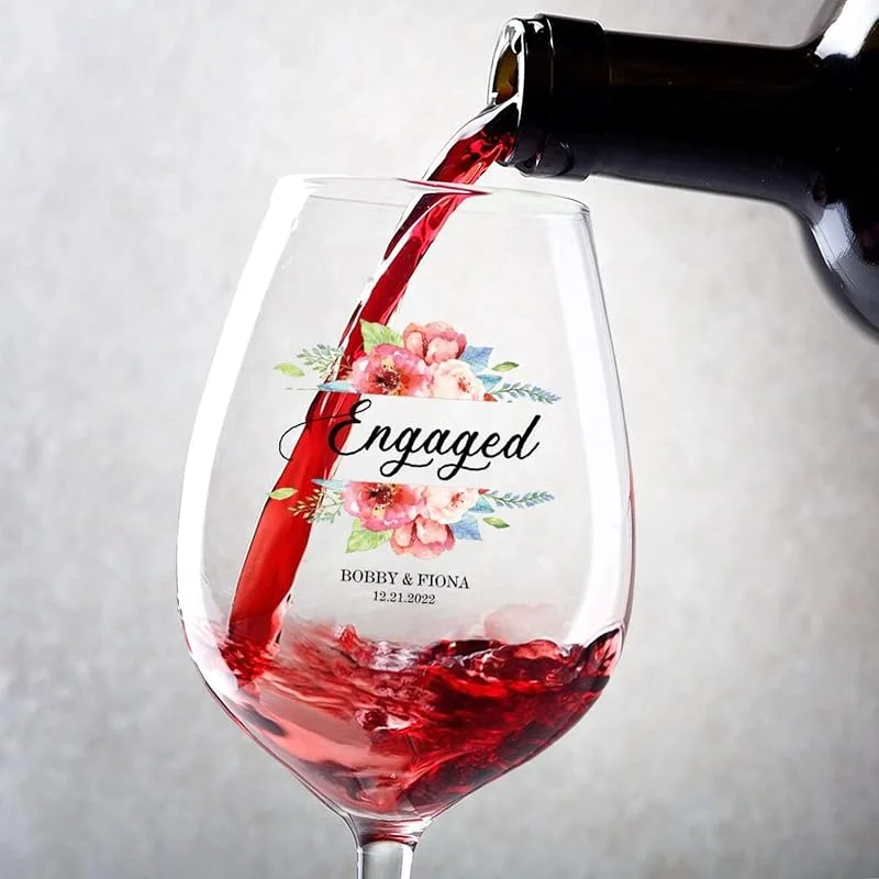 Marke: Rimego Weingläser 2023 Just Engaged Ornament Personalisiertes Weinglas Set mit 2 individuellen Weingeschenken für Frauen und Männer zum Geburtstag, Weihnachten und besonderen Anlässen, 480 ml — Wein und Festtafel