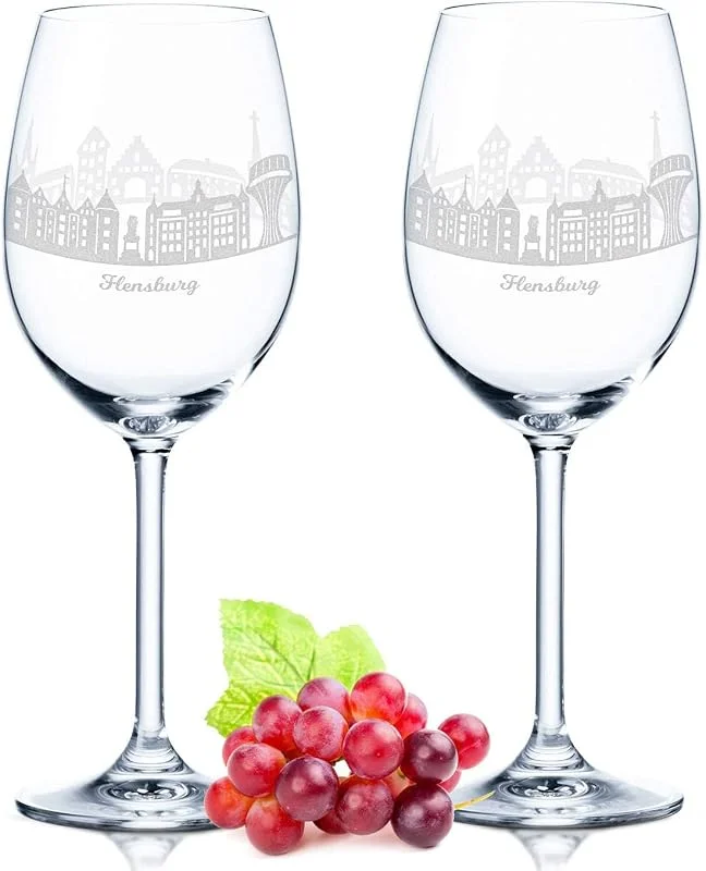 Besuche den GRAVURZEILE-Store GRAVURZEILE Weingläser mit Gravur - Skyline Flensburg im Set - Hochwertige 360° Lasergravur - schönes Geschenk als Andenken, Souvenir oder für Sammler & Weingenießer zum Geburtstag — Wein und Festtafel