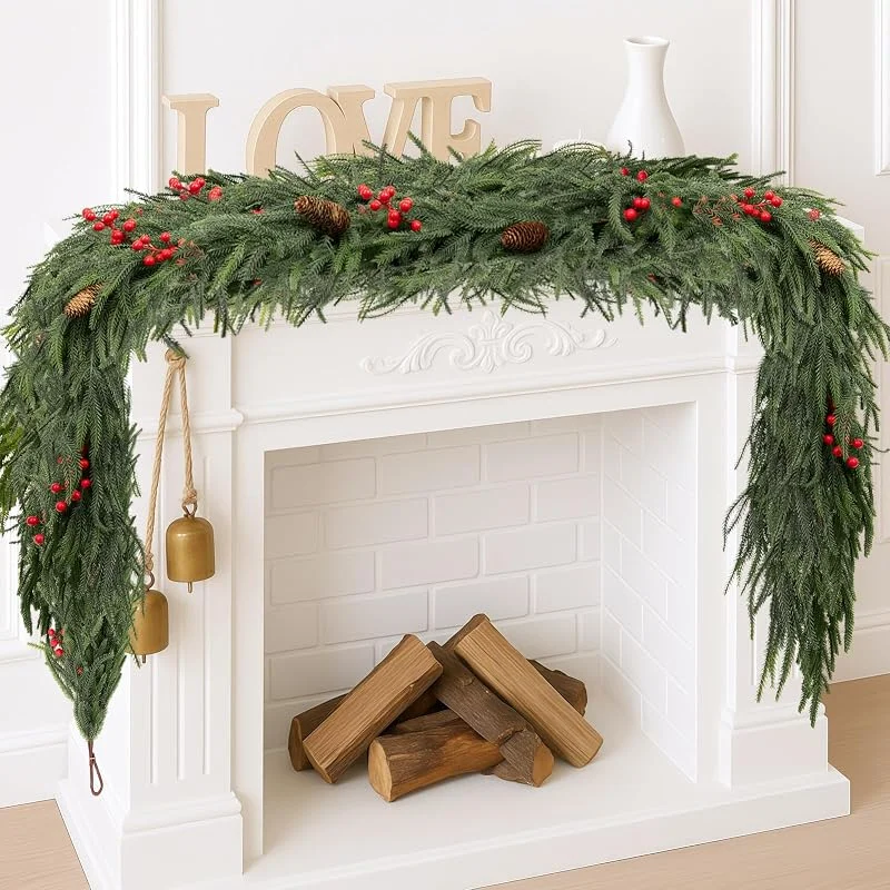 Marke: Bribay Norfolk Tannengirlande, künstliches Grün mit roten Beerenzapfen, Tannenbaum-Dekoration für Kaminsims, Kamin, Treppengeländer, Tür, Tisch, Innen- und Außenbereich, Winter-Weihnachtsdekoration