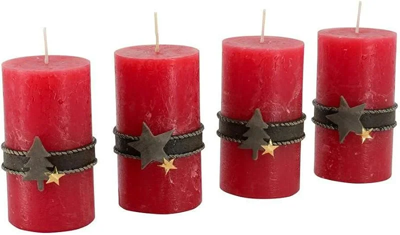 Besuche den Klocke Kerzen-Store Adventskerzen mit Motiven – 4er Set - Rustikale Oberfläche - Kerzen, Stumpenkerzen für Weihnachtskranz, Adventskranz - Weihnachten (Rubin, Höhe 11 cm, Ø 6 cm) — Advent und Tisch