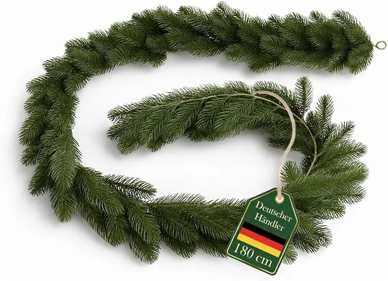 Besuche den Botanic-Haus-Store Künstliche Tannengirlande 180 cm – Weihnachtsgirlande Spritzguss geeignet für innen & außen verwandelt Jede Tür, Treppe und Kamin – Nadelfreie Tannenzweige künstlich wie echt für edle Weihnachtsdeko