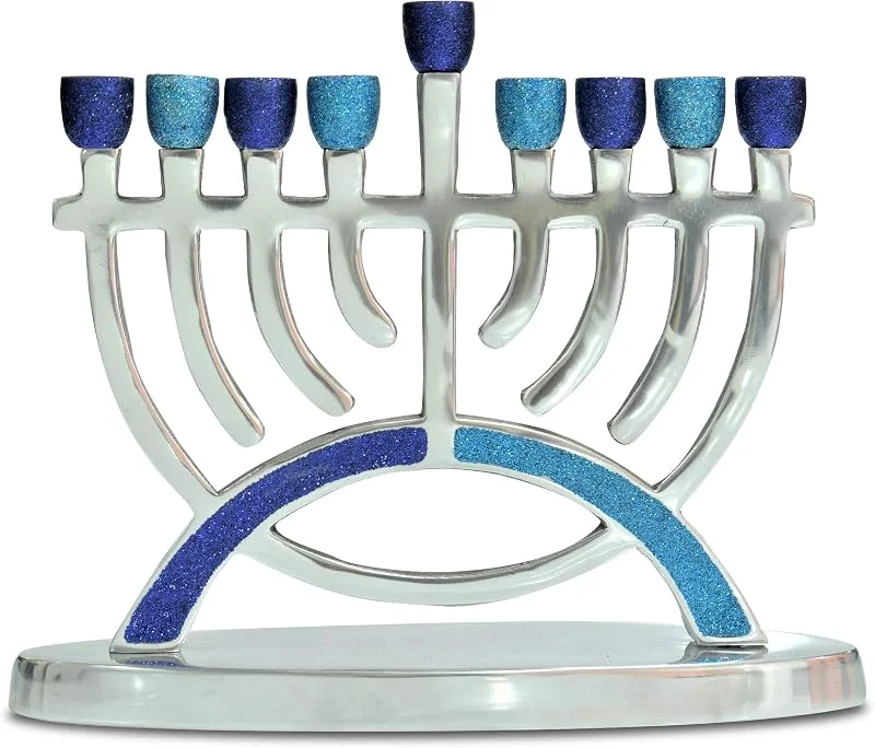 Marke: Ner Mitzvah Ner Mitzvah Menora – Blaues Glitzer-Aluminium, klassische Chanukka-Menora, passend für alle gängigen Chanukah-Kerzen — Kerzenlicht Abendessen