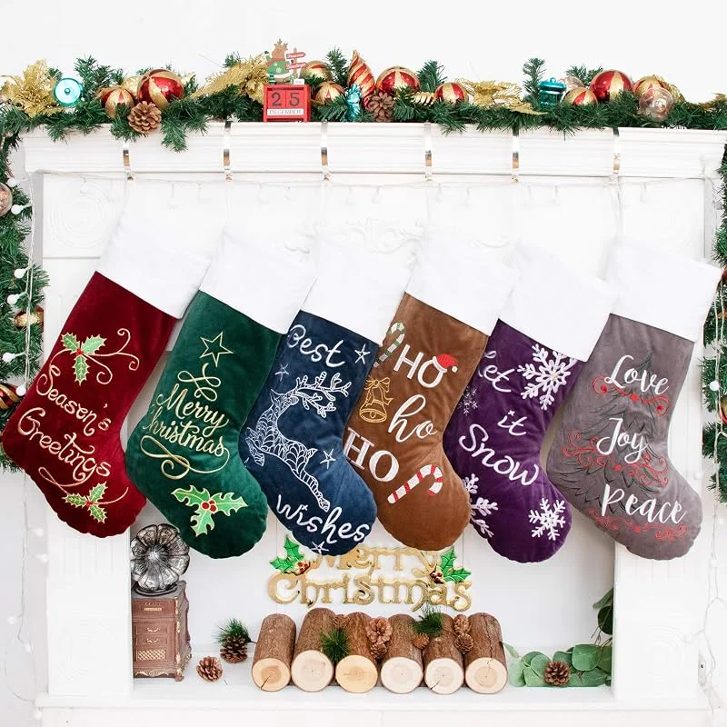 Besuche den Beyond Your Thoughts-Store Beyond Your Thoughts Nikolausstrumpf Weihnachtsstrumpf zum Befüllen & Aufhängen, Nikolaussocke Weihnachtsdekoration für Kamin, Weihnachtsbaum, Wand, Treppe, Mehrfarbig, 6er Set