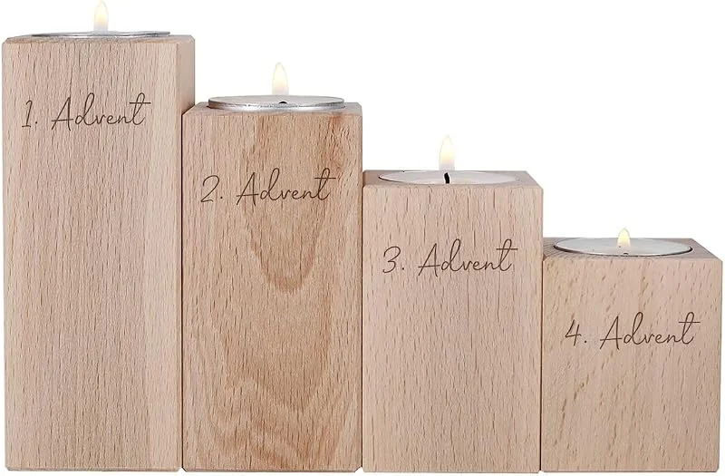 Besuche den Herz & Heim-Store Herz & Heim® Hölzerner Adventskranz aus 4 gravierten Teelichthaltern — Advent und Tisch