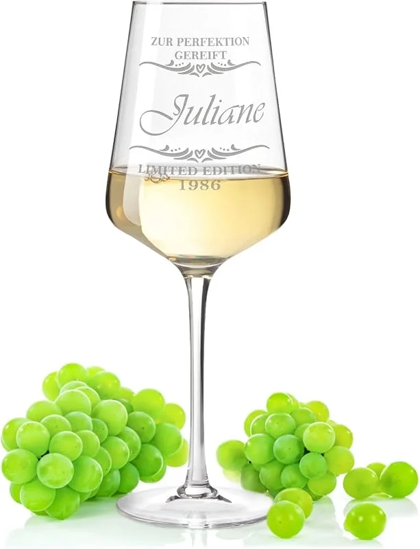 Besuche den GRAVURZEILE-Store GRAVURZEILE Weinglas mit Gravur - Zur Perfektion gereift V2 - Personalisiert mit Name & Datum - Geburtstagsgeschenk für Männer & Frauen - Geeignet für Rotwein & Weißwein — Wein und Festtafel