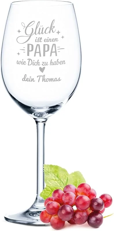 Besuche den GRAVURZEILE-Store GRAVURZEILE Rotweinglas - Glück ist einen Papa wie Dich zu haben - Hochwertige Lasergravur mit Name - 450 ml - Geschenk für Papa zum Geburtstag, Vatertag & Weihnachten — Wein und Festtafel